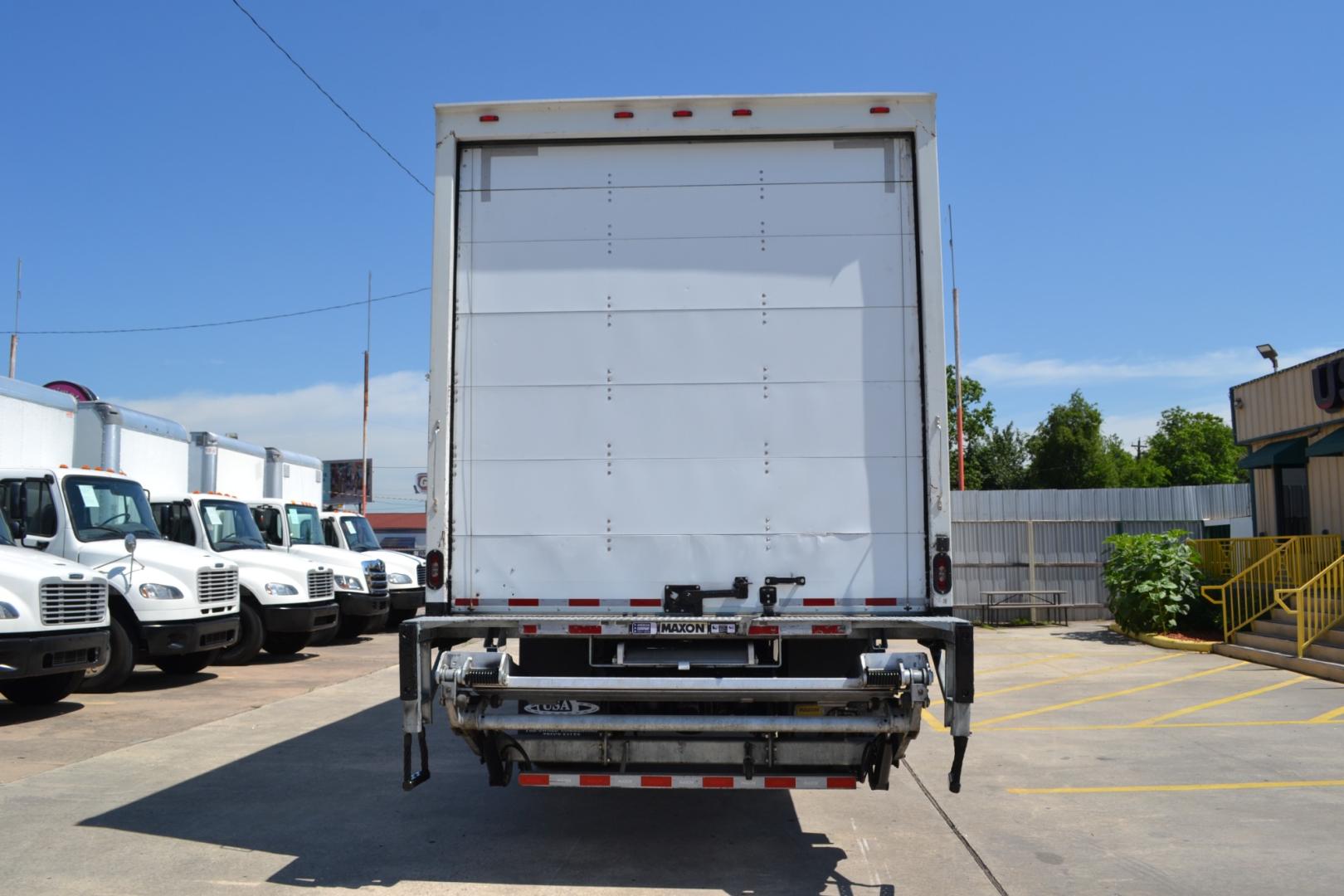 2019 WHITE /BLACK FREIGHTLINER M2-106 with an CUMMINS B6.7L 240HP engine, ALLISON 2500RDS AUTOMATIC transmission, located at 9172 North Fwy, Houston, TX, 77037, (713) 910-6868, 29.887470, -95.411903 - Photo#5